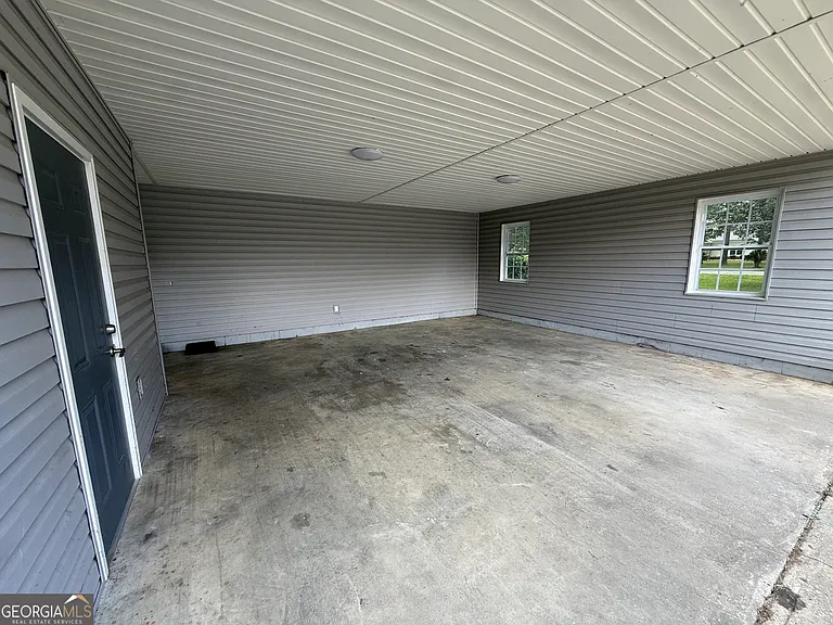 136 Trinity Rd — Photo 5