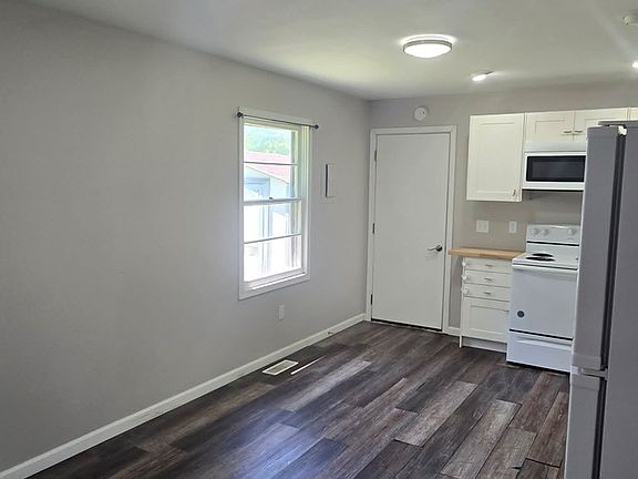 4th image of 2111 Maple St