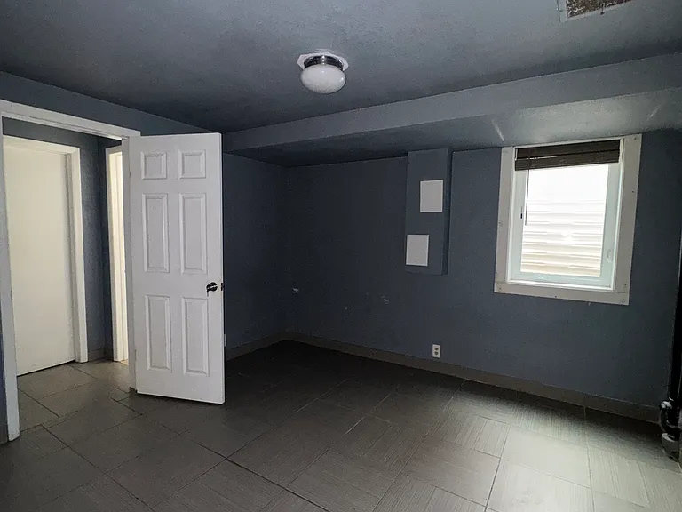 1670 S Wyandot St #BASEMENT — Photo 1