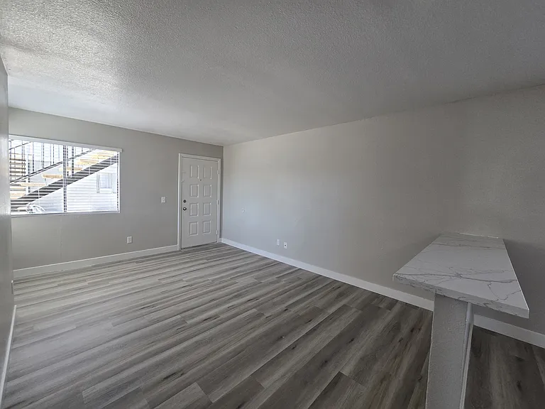 Cora Apartments — Photo 31