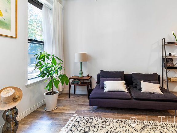 4th image of 534 E 11th St APT 23