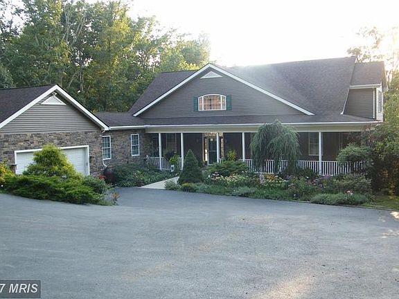 2nd image of 20 River Forest Ln