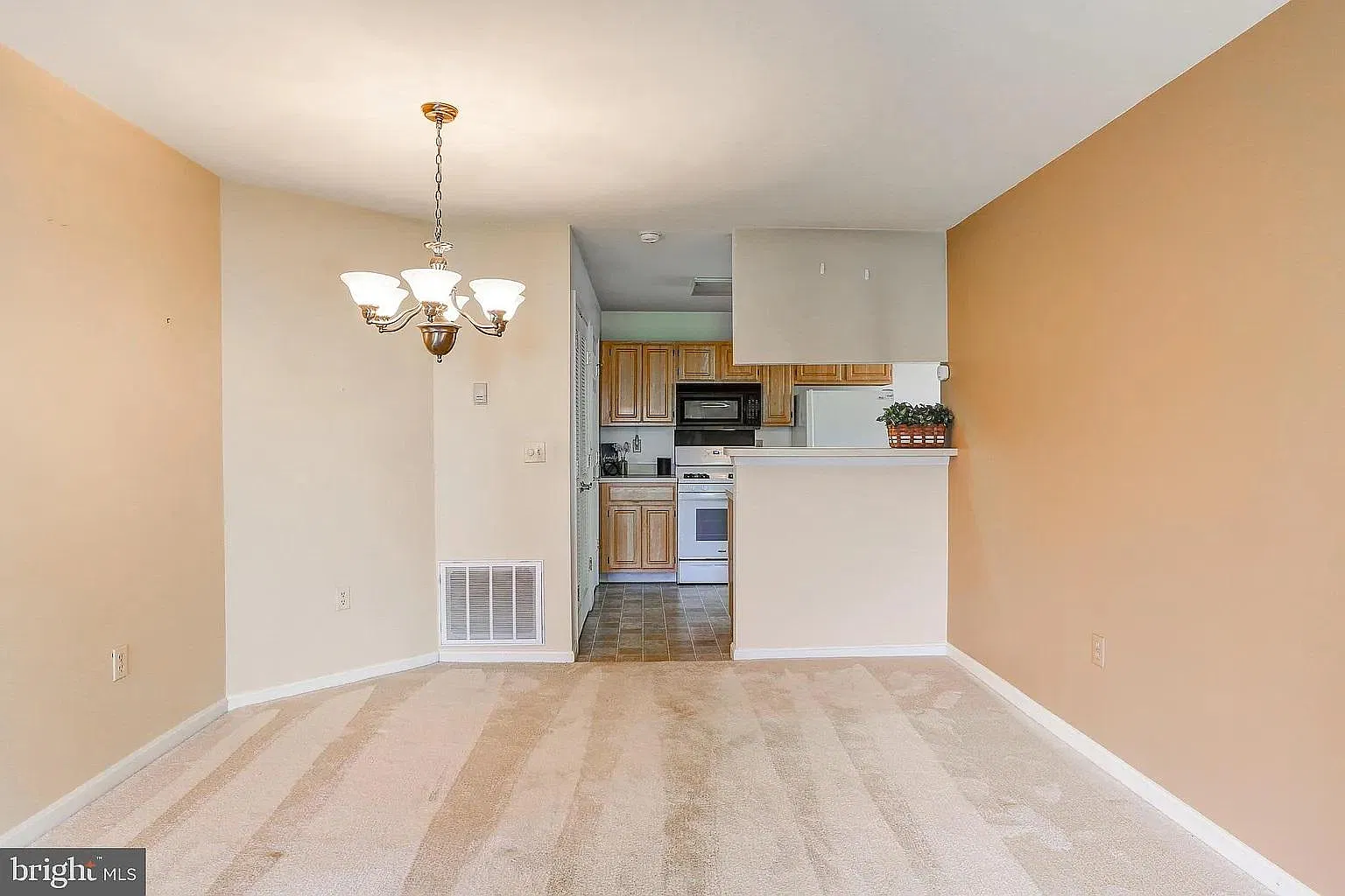 2 bed, 1226 sqft, $2,100 — Photo 3