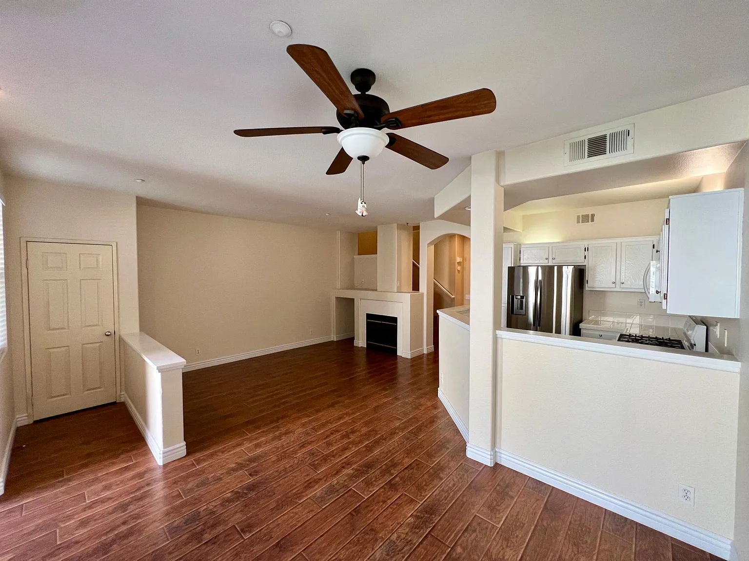 2 bed, 2.5 bath, 1183 sqft, $3,695 — Photo 2