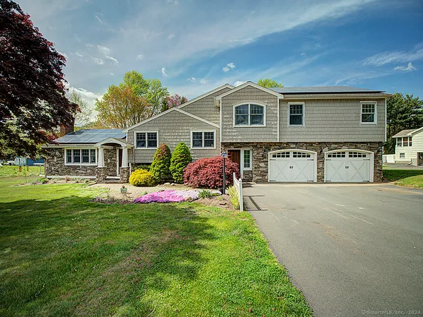 7 Surrey Drive, North Haven, CT 06473