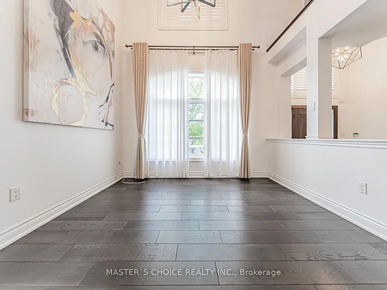 2357 Rideau Dr — Photo 3