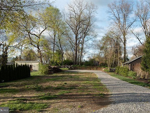 3rd image of Fountain Head Rd