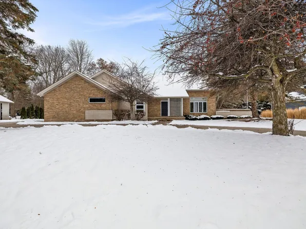 5609 Pondview Dr, Midland, MI 48640