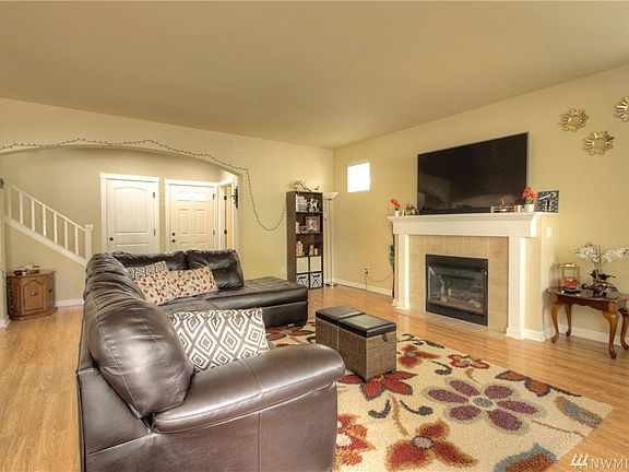 3rd image of 523 Meadowwood Dr SW
