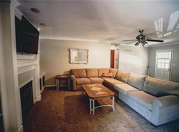 3rd image of 1507 Johnston St
