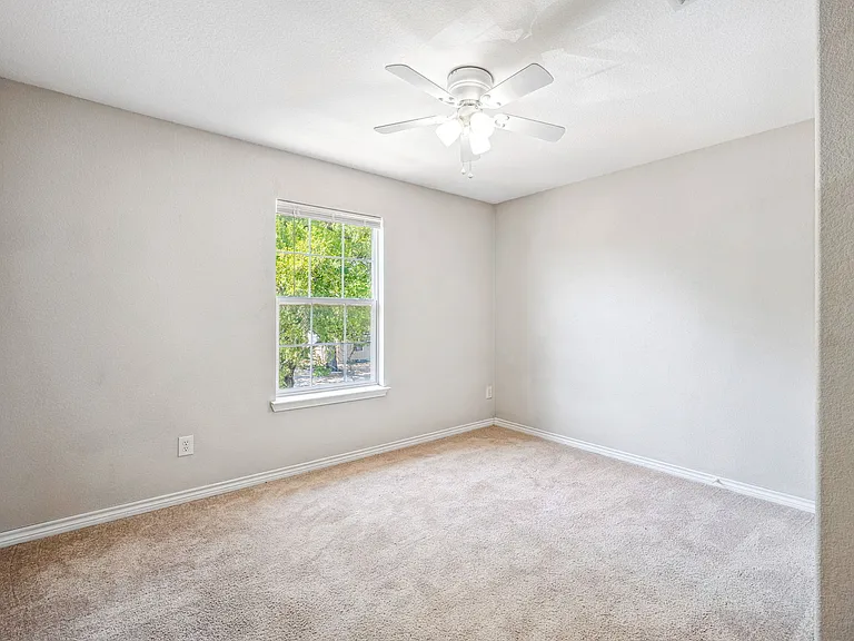 1401 N Columbia St — Photo 10