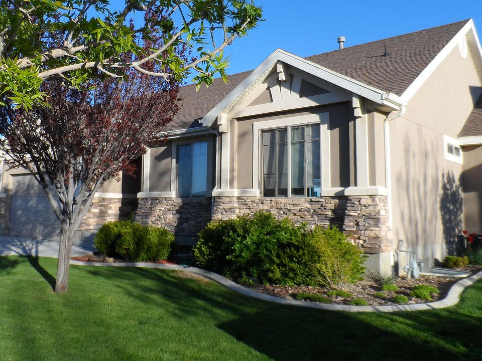 4 Beds (Framed 5th)  3 Baths