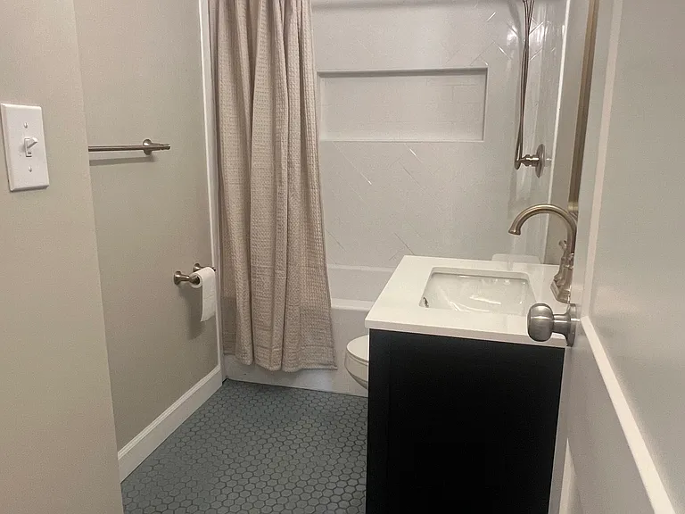 56 Winston Dr — Photo 8