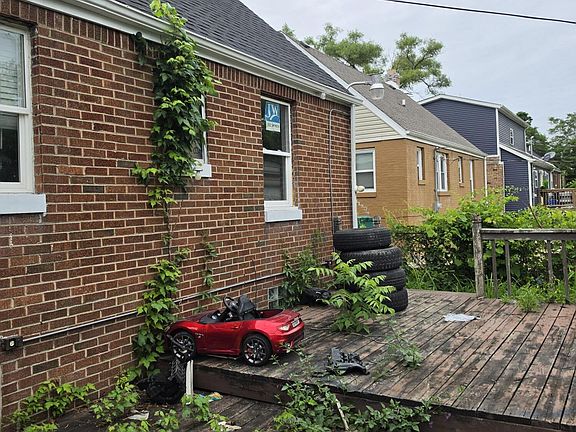 3rd image of 4433 Vermont Ct
