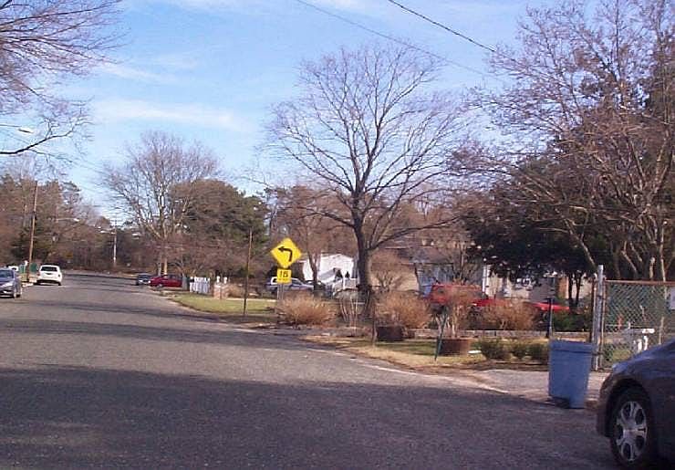 2nd image of 32 Laurel Dr