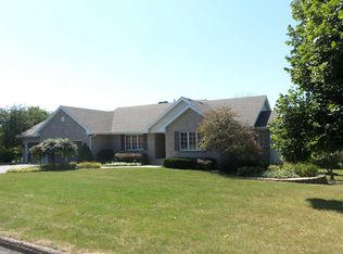 8753 Oakwood Glen Dr, Rockford, IL 61108