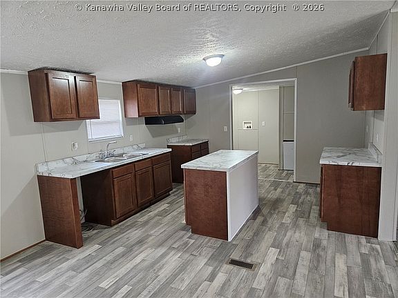 4th image of 4452 Sandhill Rd