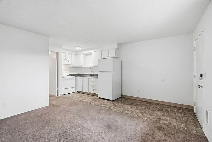 18 W 2nd St #319 — Photo 4