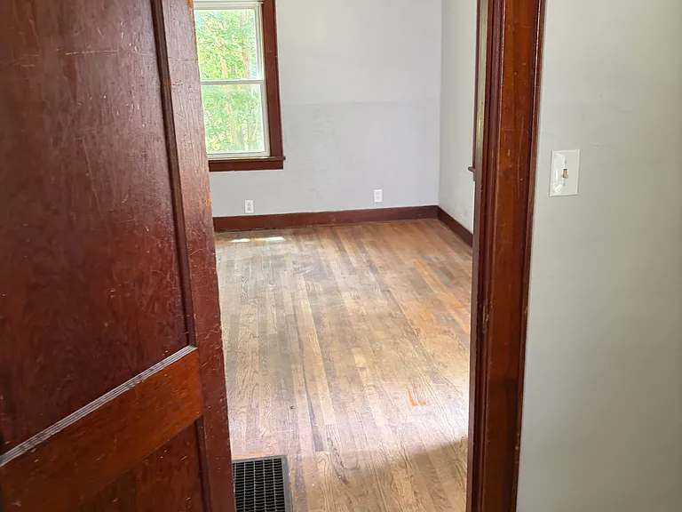 110 N Saint John Ave — Photo 12
