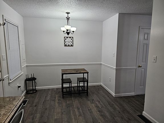 4th image of 107 Oakcrest Cir
