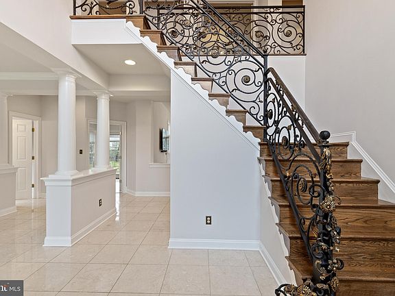 4th image of 1068 Cedar Chase Ct