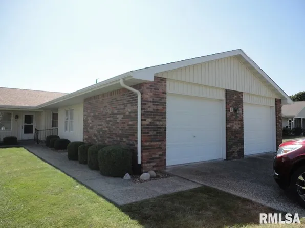 100 Heights Cir, Taylorville, IL 62568