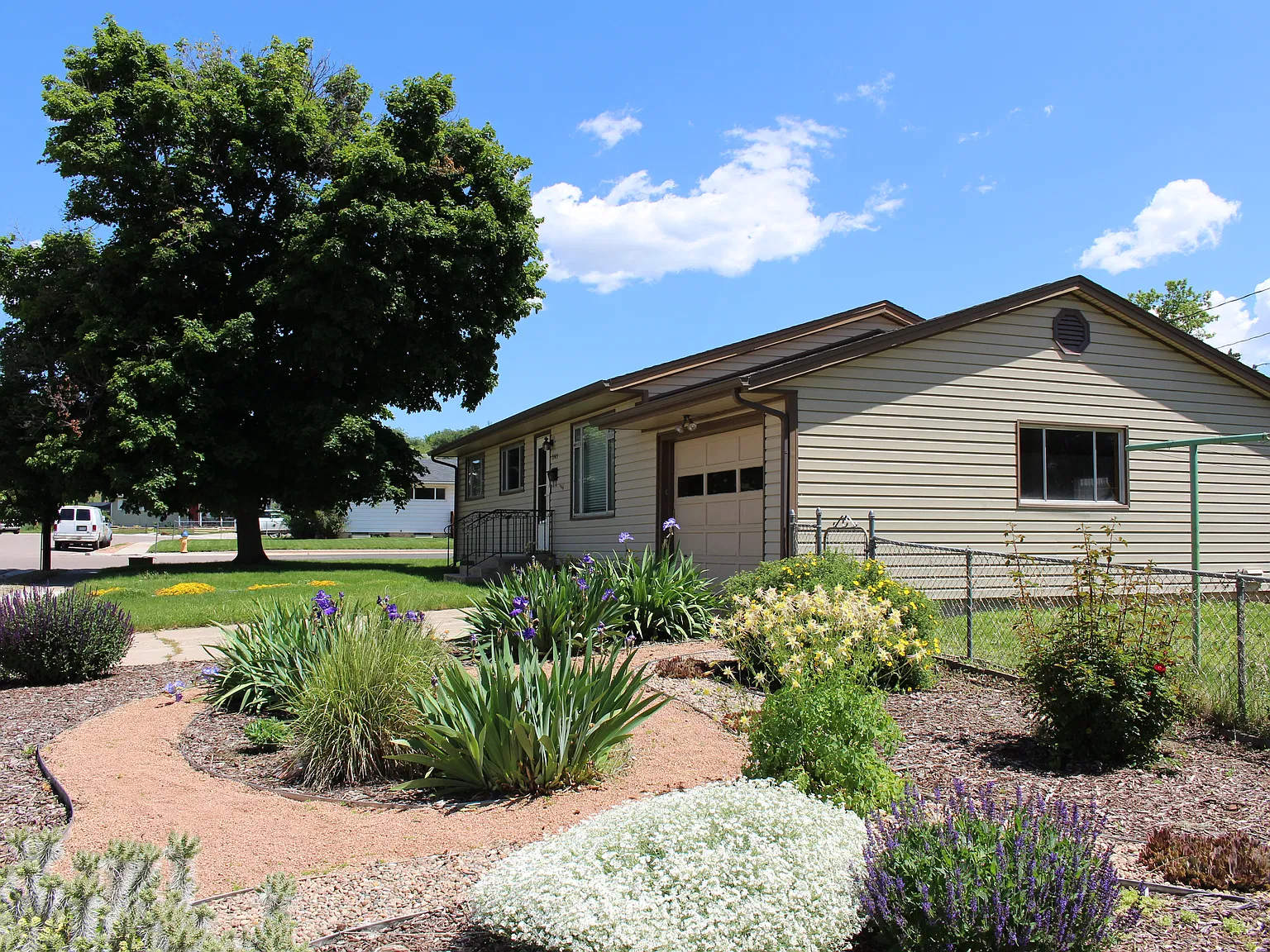 3 bed, 1025 sqft, $1,600 — Photo 3