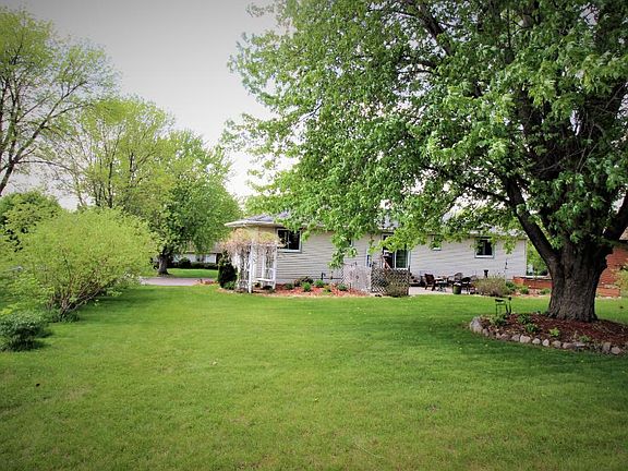 2nd image of 112 Canterbury Cir