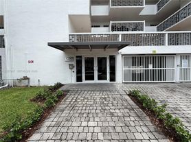 1030 9th St, Miami Beach, FL