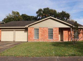 16611 White Star Dr, Houston, TX 77062