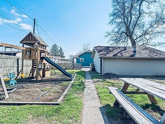 3rd image of 2446 Finley Ave #B