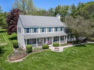 5 Oakwood Ln, Washington, NJ 07882