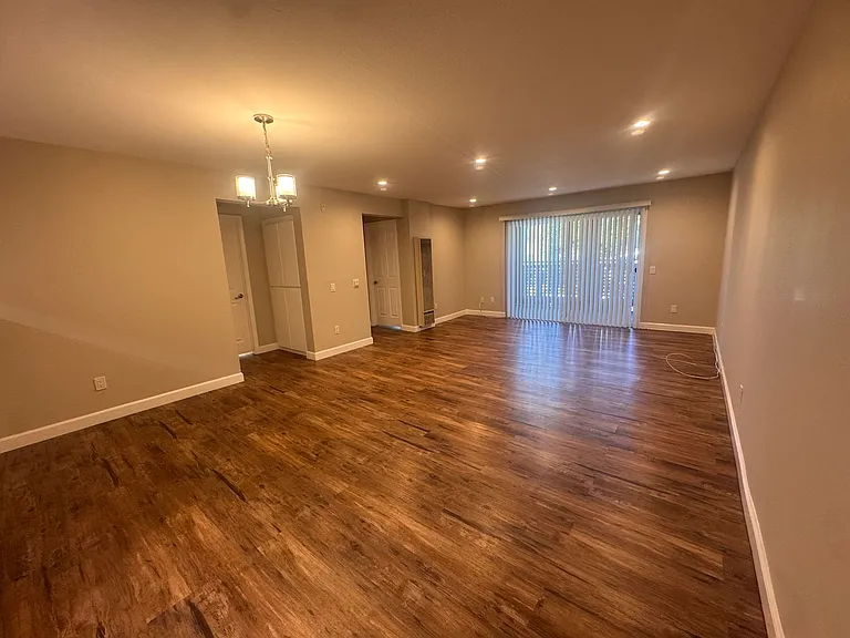 1355 Loma Ave #205 — Photo 4