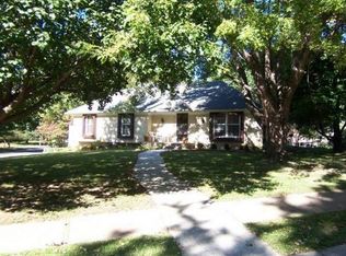 801 NW 37th St, Blue Springs, MO 64015