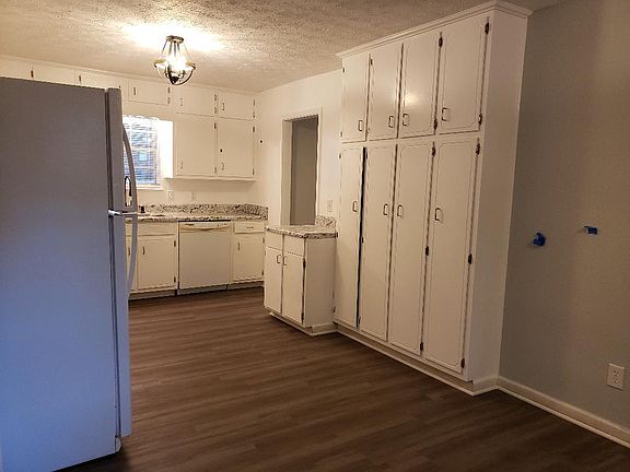 4th image of 902 Oregano Ct SE