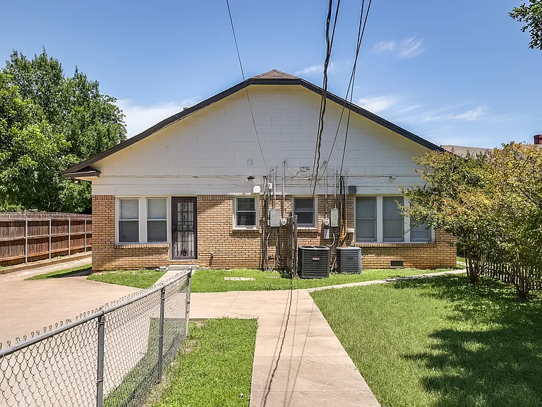 1906 Clover Ln — Photo 16