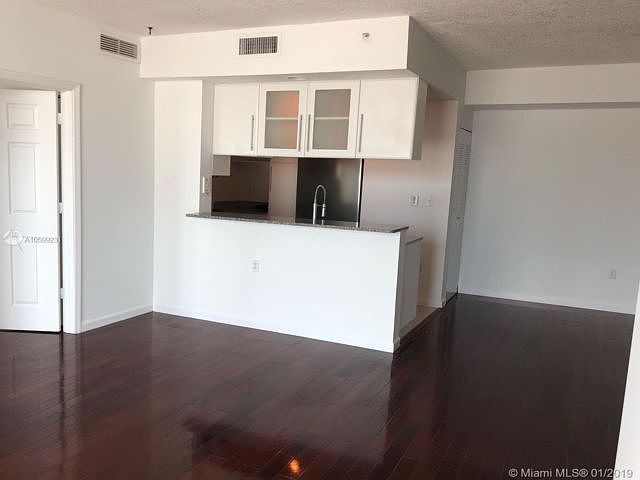 1st image of 275 NE 18th St APT 704