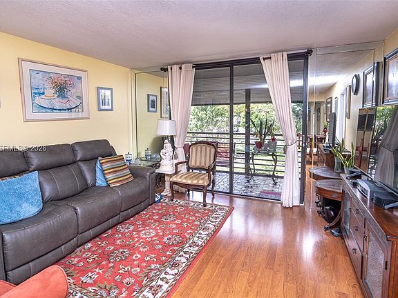 3rd image of 1000 Colony Point Cir APT 203