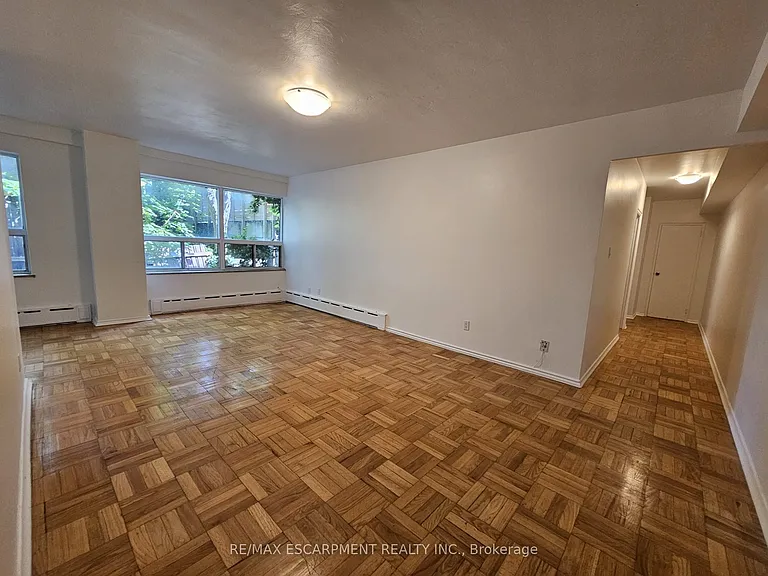 325A James St S #107 — Photo 4