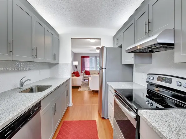 1300 SW 130th Ave APT 202F, Pembroke Pines, FL 33027