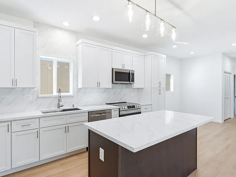 21003 Longworth Ave — Photo 6