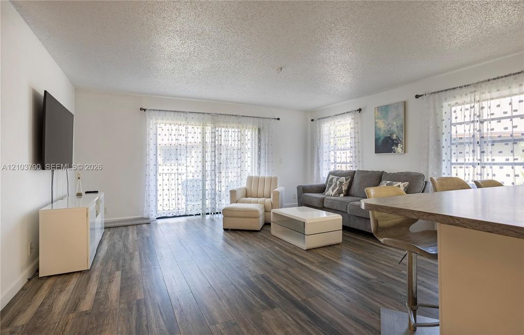 3951 NE 19th Rd APT 1702, photo 3