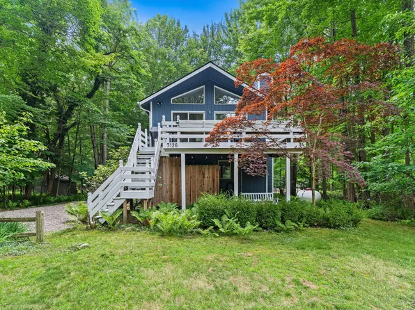 7126 Ridgeway St, Fennville, MI 49408