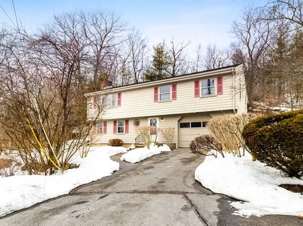 11 Ludlow Ave, Wakefield, MA 01880