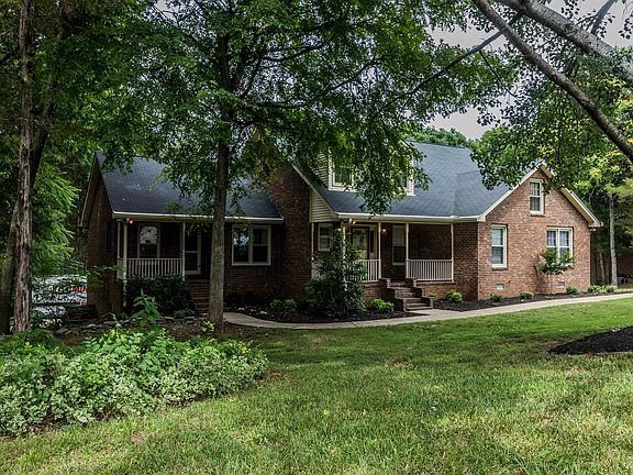 2nd image of 1918 Somerset Dr