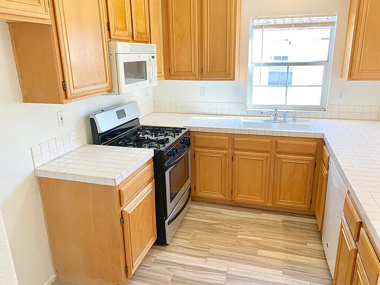 1014 S Rossano Way — Photo 7