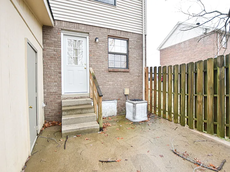 1533 E Knollwood Cir — Photo 13