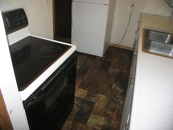 5th image of 726 Cedar Ave