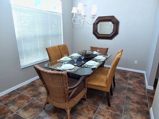 HL5P449B-dining-area