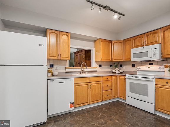 4th image of 20 Haxall Ct